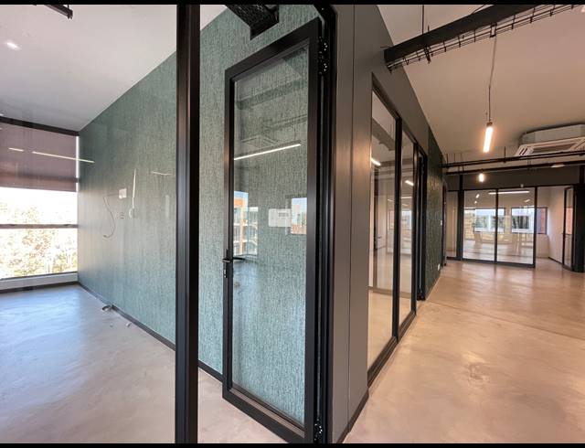 285M² OFFICE TO LET IN BRYANSTON